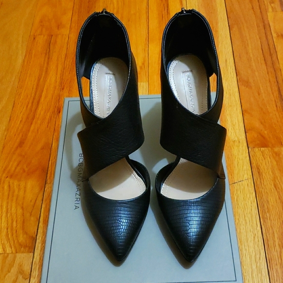 BCBGMaxAzria Shoes - BCBG MAXAZRIA Platform Pump 8.5 Black